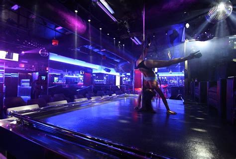 STRIP CLUB SHOWING EVERY POSITION !! (Strippers, DJ.